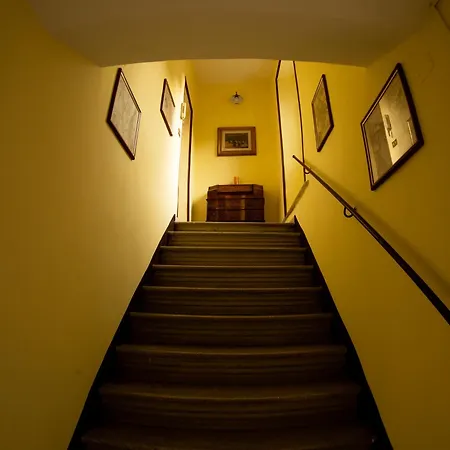 All'ombra Della Torre Bed & Breakfast *